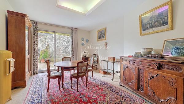 Vaste demeure bourgeoise place Jean XXIII