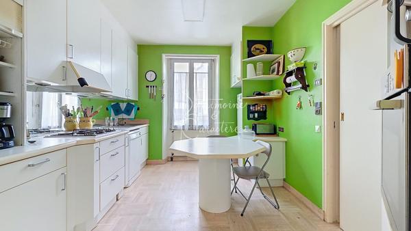 Vaste demeure bourgeoise place Jean XXIII