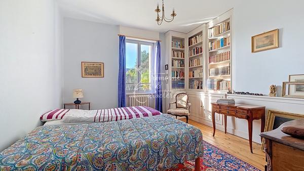 Vaste demeure bourgeoise place Jean XXIII