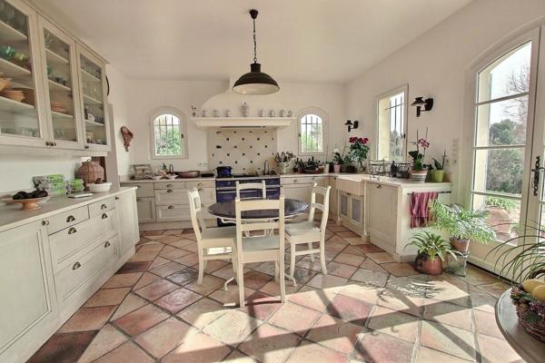 Aix-en-Provence (13090) Propriété 7 pièces avec superbe vue