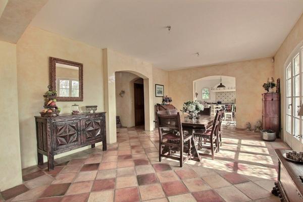 Aix-en-Provence (13090) Propriété 7 pièces avec superbe vue