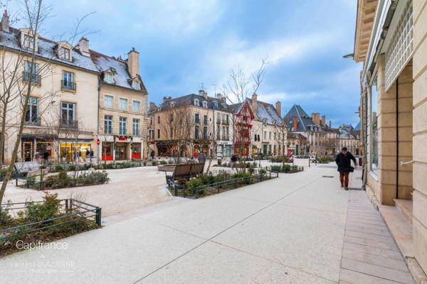 Dijon plein cœur de ville t2 rénové pde 53,50 dans très belle copropriété