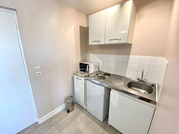 STUDIO MEUBLE A LOUER - BLOIS - REFAIT A NEUF, PROCHE CENTRE-VILLE, LYCÉES ET ECOLES
