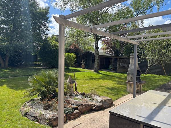 Ligné 5 chambres - Le charme du plain-pied, au coeur d'un écrin de verdure