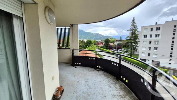 Appartement F3 à vendre  3 pièces - 68 m 2   FONTAINE  - 38
