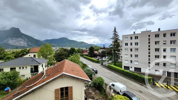Appartement F3 à vendre  3 pièces - 68 m 2   FONTAINE  - 38
