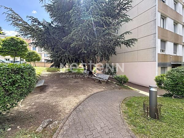 Appartement 2 Pièces Traversant avec Balcon et Cave - 69500 BRON