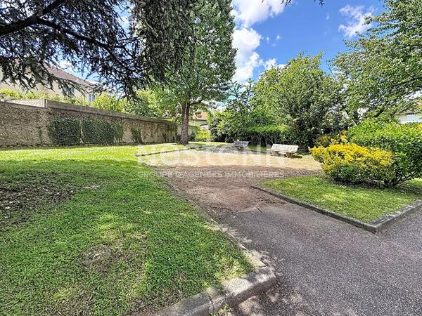 Appartement 2 Pièces Traversant avec Balcon et Cave - 69500 BRON