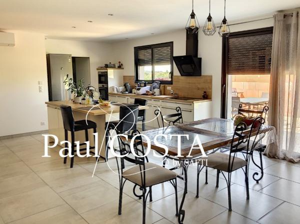 Maison de 125 m2 de plain pied avec piscine et pool house