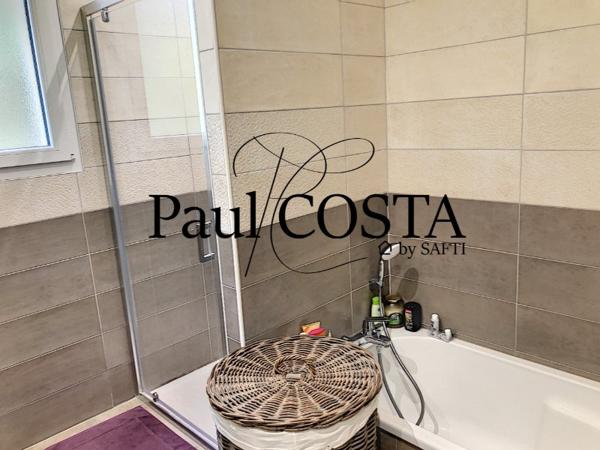 Maison de 125 m2 de plain pied avec piscine et pool house