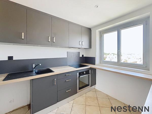 APPARTEMENT DE TYPE EN ÉTAGE élevé AVEC ASCENSEUR