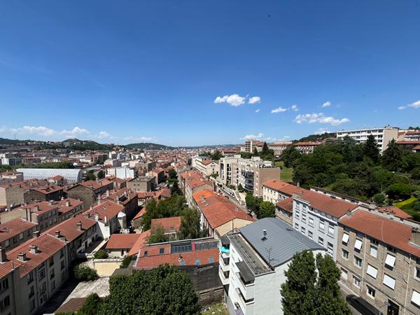 APPARTEMENT DE TYPE EN ÉTAGE élevé AVEC ASCENSEUR