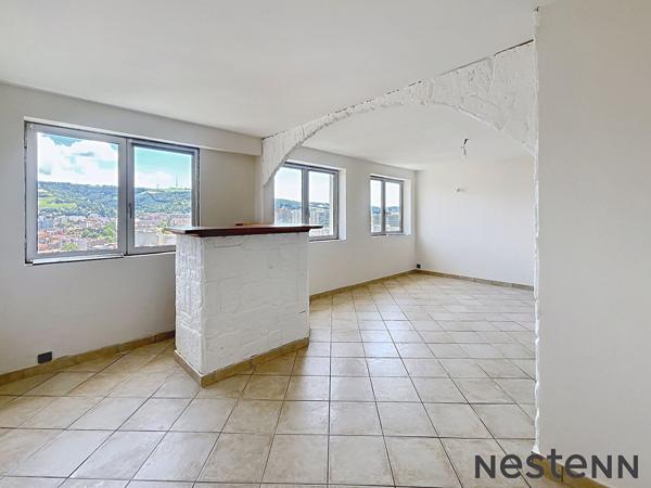 APPARTEMENT DE TYPE EN ÉTAGE élevé AVEC ASCENSEUR