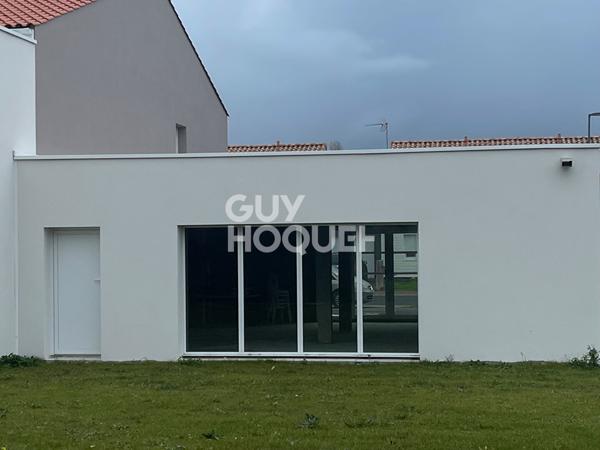 Local commercial neuf, forte visibilité et proche du Bourg