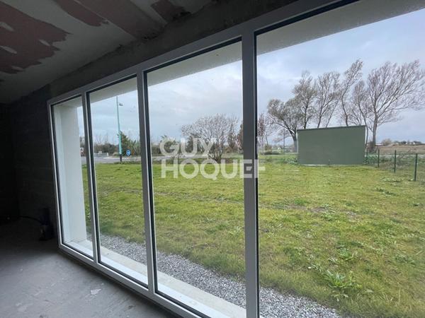 Local commercial neuf, forte visibilité et proche du Bourg