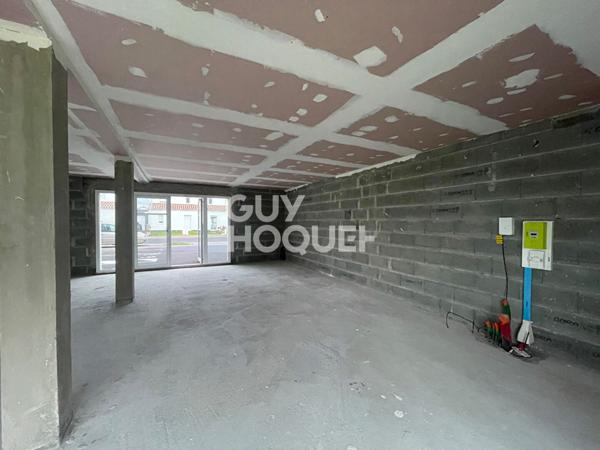 Local commercial neuf, forte visibilité et proche du Bourg