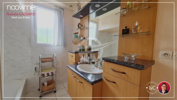 MAISON FAMILIALE de 131 m² 3 chambres, 1 bureau avec double-garage de 40 m² sur 1290 m²