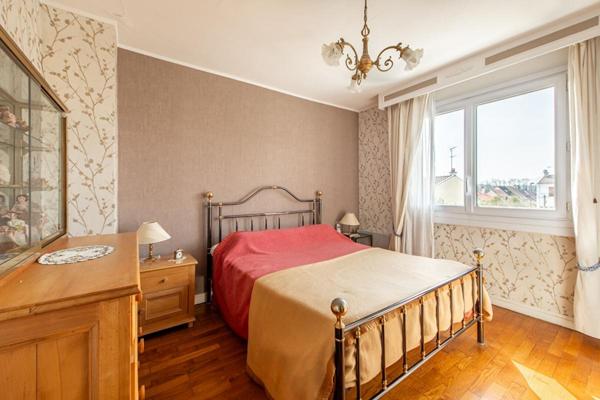 Maison de ville  5 pièce(s) + véranda - 85m2 carrez