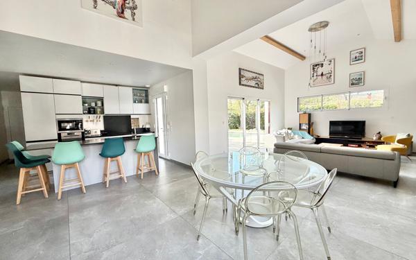 Maison à vendre    8 pièces •  Lanton