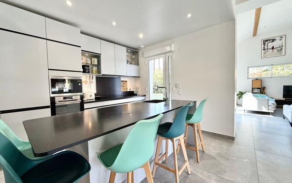 Maison à vendre    8 pièces •  Lanton