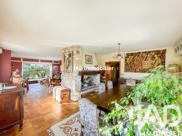 Maison à vendre 9 pièces 218 m² Sainte-Geneviève-des-Bois