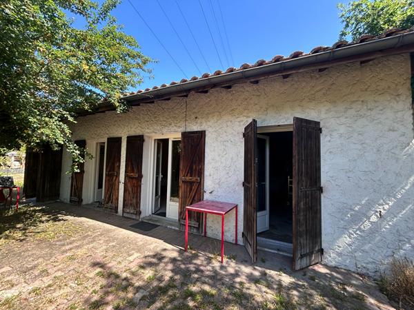 Maison de plain-pied avec fort potentiel d'agrandissement sur une parcelle de plus de 1360m².