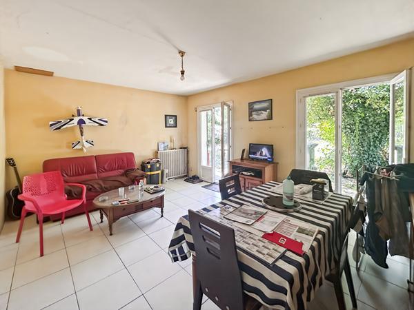 Maison de plain-pied avec fort potentiel d'agrandissement sur une parcelle de plus de 1360m².