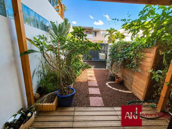A Vendre -Saint-Pierre  – Maison de ville F4 rénovée avec petit jardin et terrasses