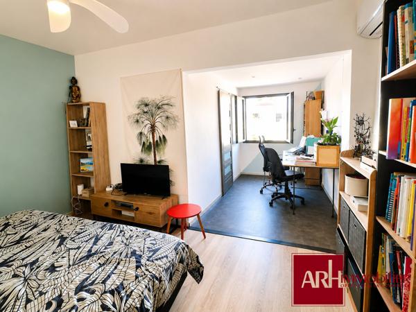 A Vendre -Saint-Pierre  – Maison de ville F4 rénovée avec petit jardin et terrasses