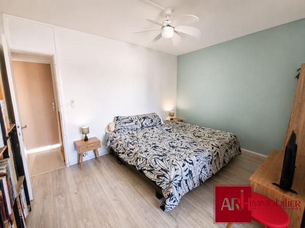 A Vendre -Saint-Pierre  – Maison de ville F4 rénovée avec petit jardin et terrasses