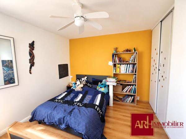 A Vendre -Saint-Pierre  – Maison de ville F4 rénovée avec petit jardin et terrasses