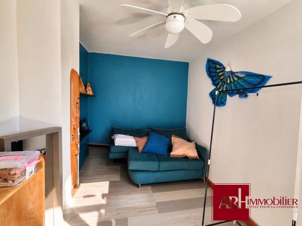 A Vendre -Saint-Pierre  – Maison de ville F4 rénovée avec petit jardin et terrasses