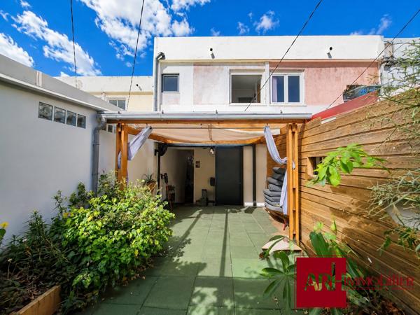 A Vendre -Saint-Pierre  – Maison de ville F4 rénovée avec petit jardin et terrasses