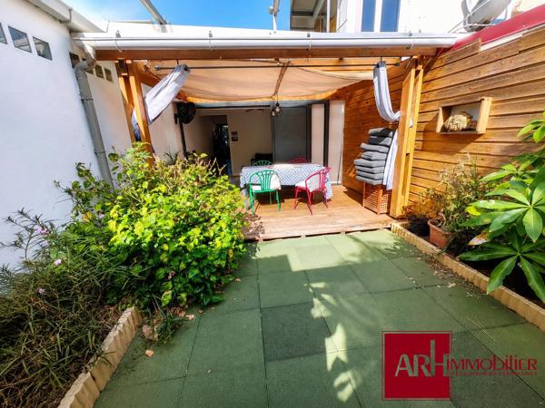 A Vendre -Saint-Pierre  – Maison de ville F4 rénovée avec petit jardin et terrasses