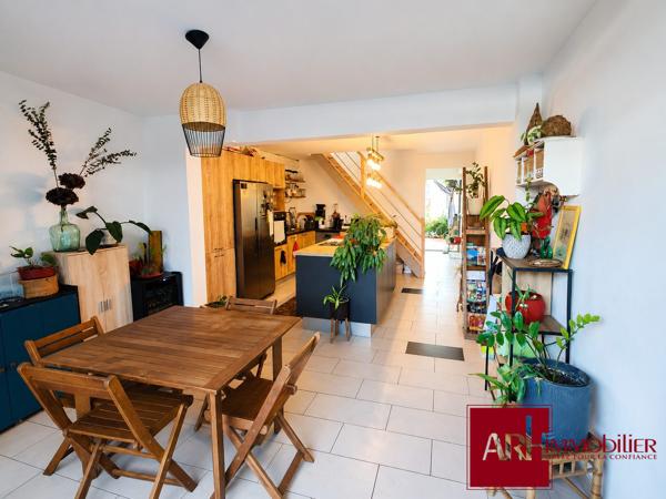 A Vendre -Saint-Pierre  – Maison de ville F4 rénovée avec petit jardin et terrasses