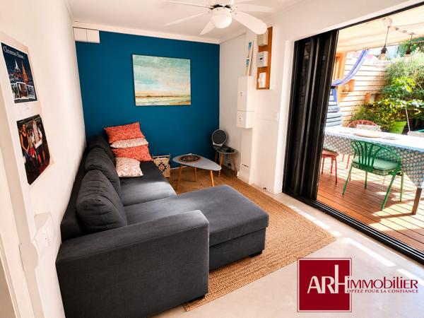 A Vendre -Saint-Pierre  – Maison de ville F4 rénovée avec petit jardin et terrasses