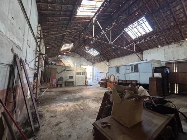 Charmante maison de plain-pied avec grands hangars et terrain de 2 033 m² BLENEAU (89)