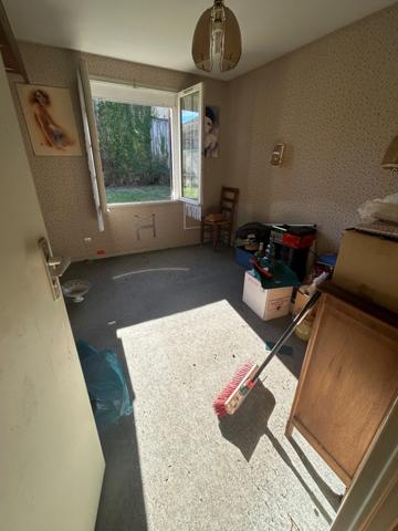 Charmante maison de plain-pied avec grands hangars et terrain de 2 033 m² BLENEAU (89)