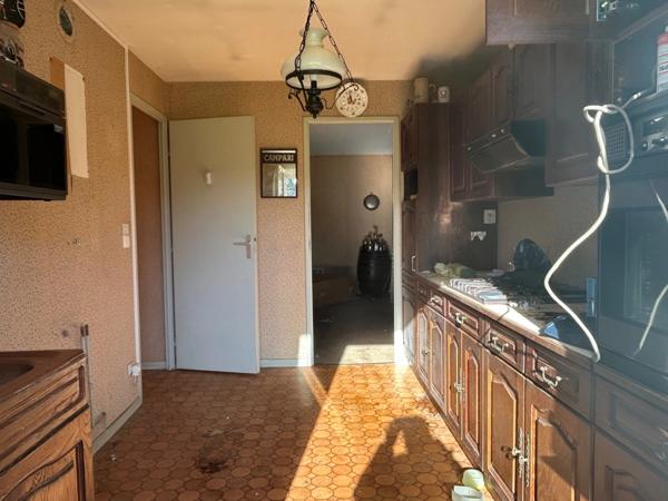 Charmante maison de plain-pied avec grands hangars et terrain de 2 033 m² BLENEAU (89)