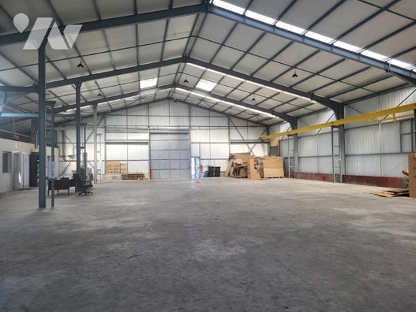 CHASSE SUR RHONE. LOCAL D'ACTIVITES