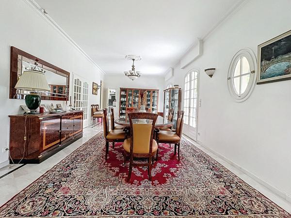 Maison Lamorlaye 8 pièce(s) 340 m² habitables, parc 4800m²