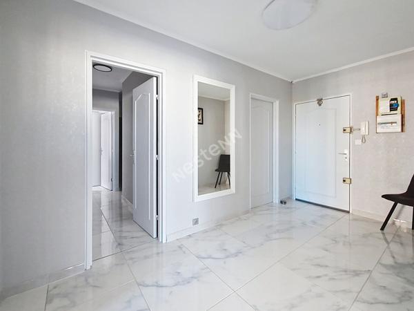 Appartement Poitiers 4 pièce(s) 90.87 m2 refait à neuf dans une résidence avec ascenseur