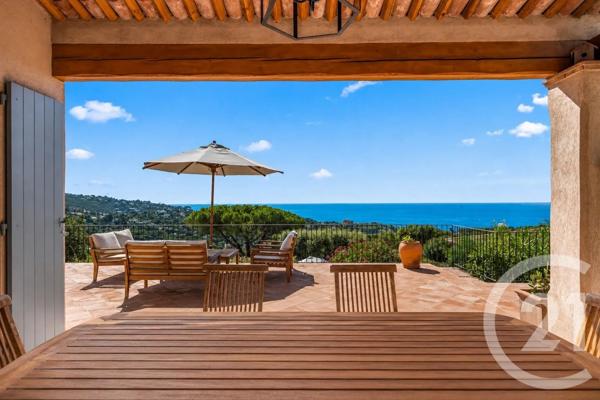 Maison à vendre  8 pièces - 180 m 2   LES ISSAMBRES  - 83