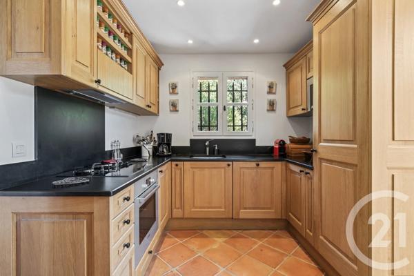 Maison à vendre  8 pièces - 180 m 2   LES ISSAMBRES  - 83