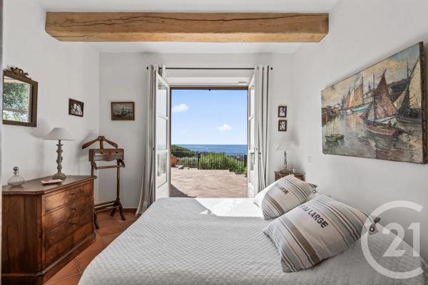 Maison à vendre  8 pièces - 180 m 2   LES ISSAMBRES  - 83