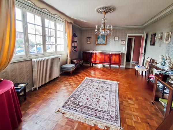 Maison sur sous-sol proche des commodités