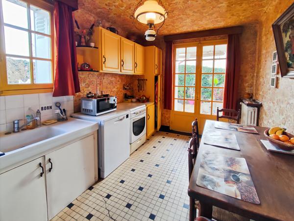 Maison sur sous-sol proche des commodités