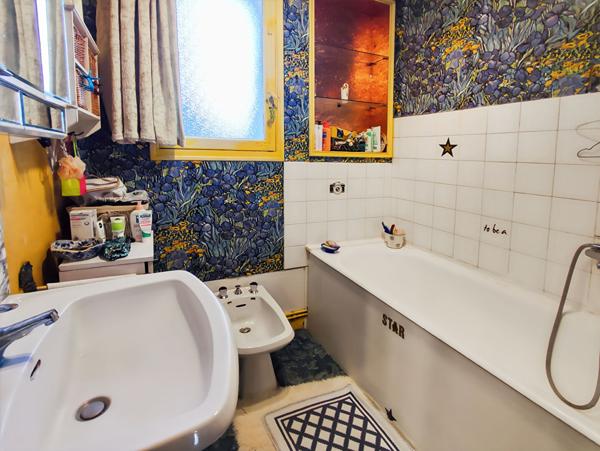 Maison sur sous-sol proche des commodités