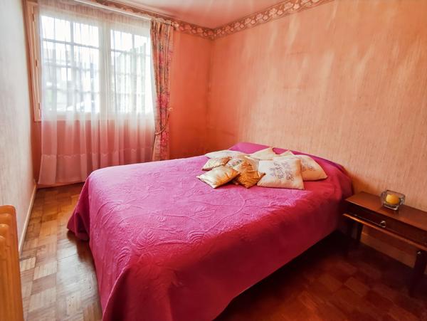 Maison sur sous-sol proche des commodités