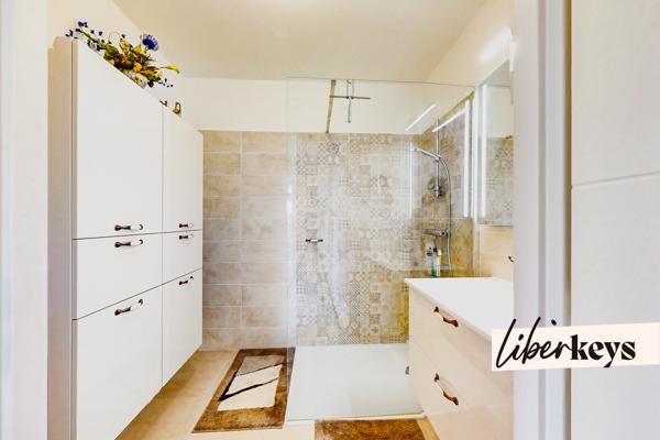 PUGET-SUR-ARGENS (83) / T5 110m² / Terrasse 144 m² / Piscine / Vue imprenable